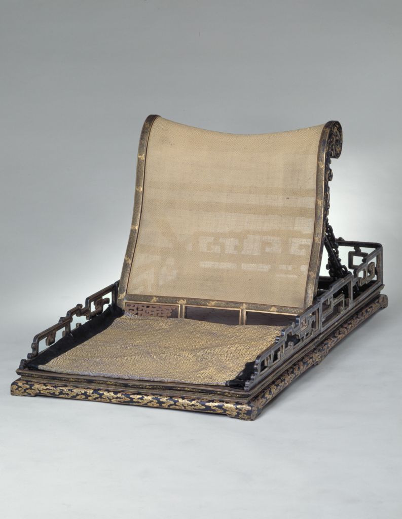 图片[1]-Black paint painted gold backrest-China Archive